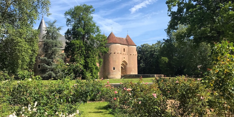 Château D'Ainay-Le-Vieil